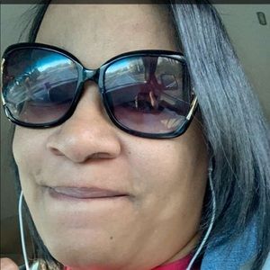 Meet your Posher, Monique